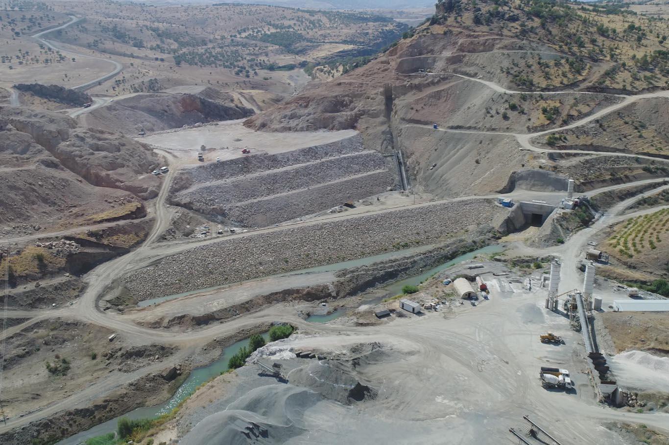 Kale barajının yapım çalışmaları sürüyor Kale barajının yapım çalışmaları sürüyor